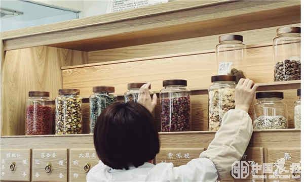 陆伟文用中医智慧书写创业传奇 探寻爱康域生物科技崛起之路